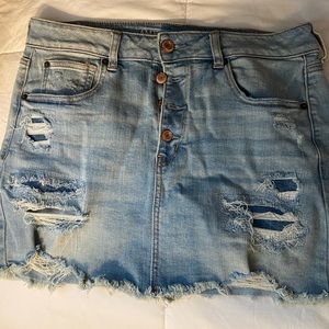 American Eagle distressed mini denim skirt !